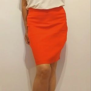 Pull-on Bodycon skirt in light fabric